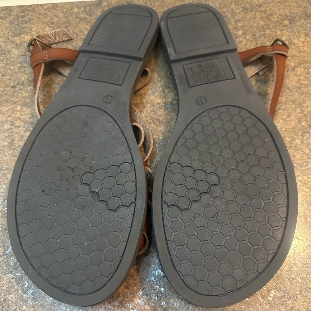Time and tru sandals - Picture 5 of 5